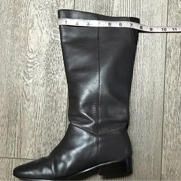 St. John’s Bay  Leather Tall Taupe  Boots Size 9 - Picture 7 of 8